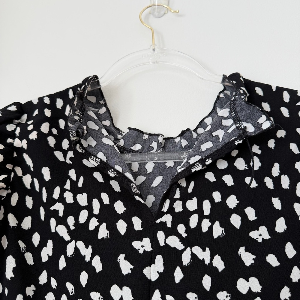 Black + White Printed Flutter Sleeve Women's Top Sz L - Picture 7 of 8